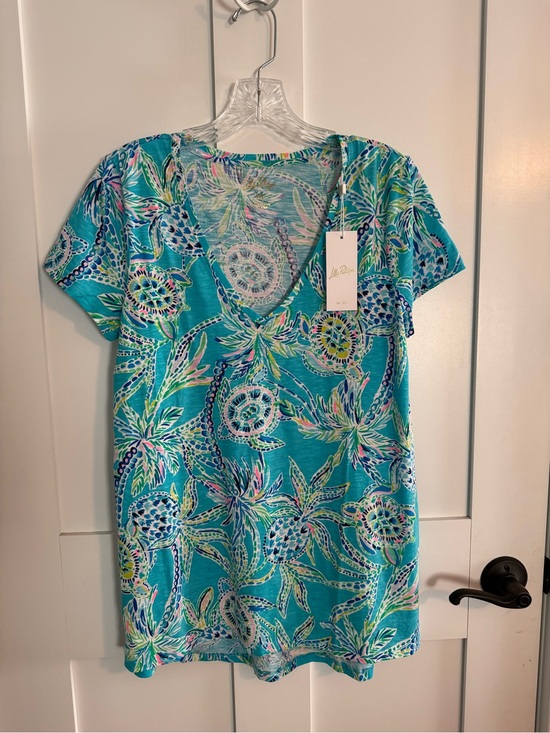 Lilly Pulitzer Tops - Lilly Pulitzer Teal Blue Etta V-Neck Tropical Print Tee size M Bermuda blue